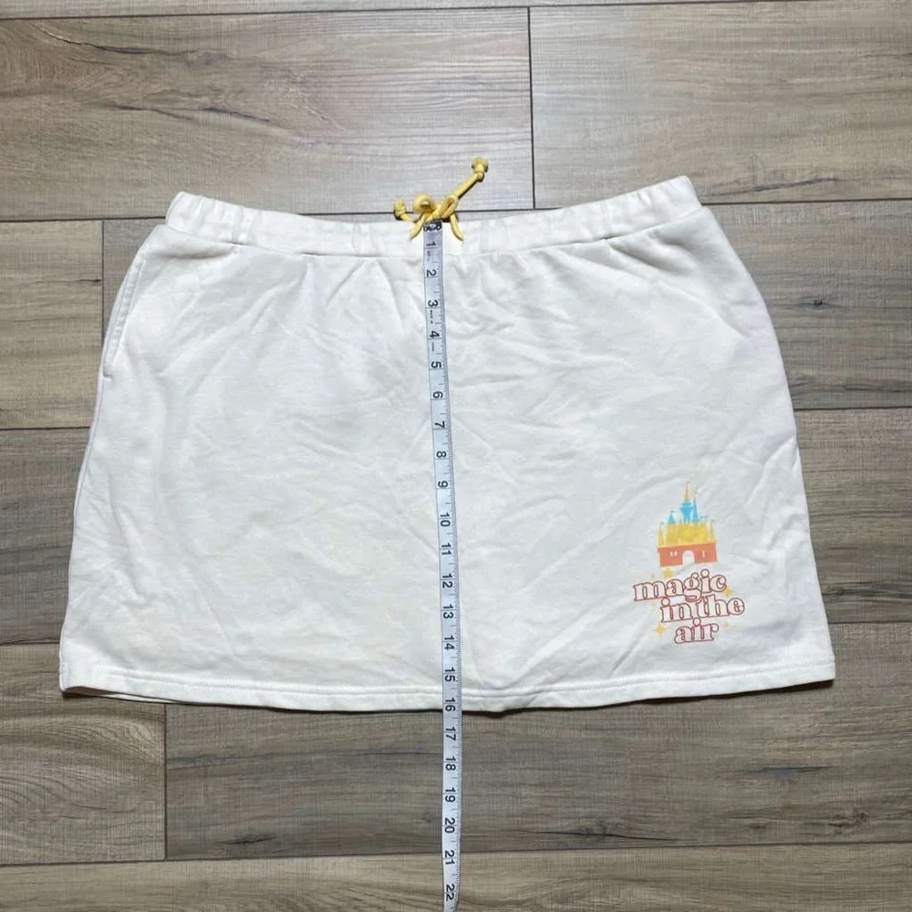 Disney Womens Magic in the Air Castle Graphic Skort Size XL Cream‎
